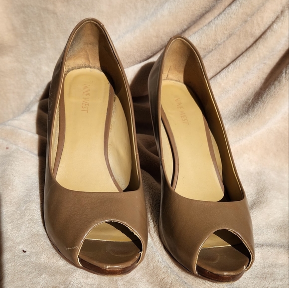 Great Neutral! Open-toed heel - Picture 9 of 9